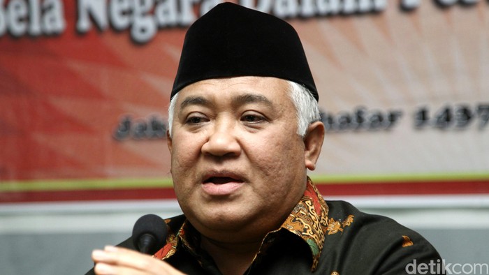 Ketua Majelis Ulama Indonesia Din Syamsuddin (kedua kiri) memberikan keterangan pers usai Rapat Pleno II Dewan Pertimbangan MUI didampingi Wakil Ketua Nazarrudin Umar (kanan), Wakil Ketua Didin Hafiduddin (kiri) dan Sekretaris Natsir Zubaidi di Gedung MUI, Jakarta, Kamis (26/11/2015). Rapat itu membahas gerakan bela negara dalam prespektif Islam Indonesia. Agung Pambudhy/detikcom.