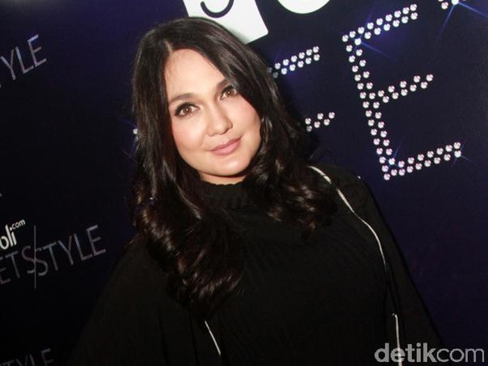 Dear Produser, Luna Maya Lagi Cari Dana Produksi Film Nih!