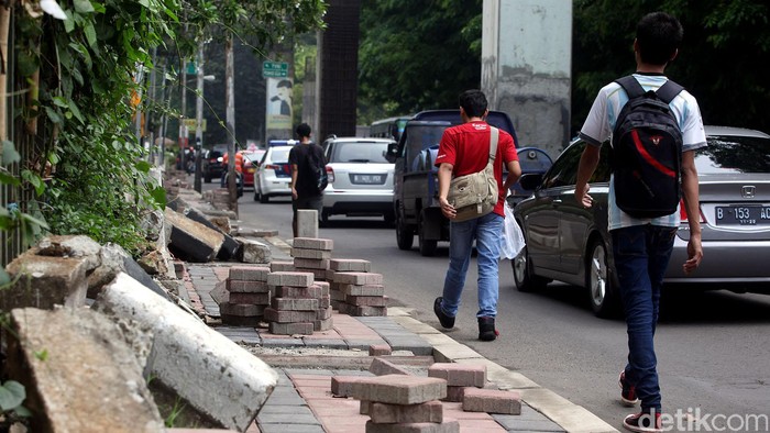 Perlebar Trotoar, Ahok Janji Beri Diskon PBB ke Pemilik Lahan