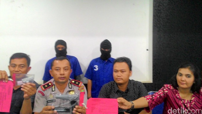 Polisi Tangkap Dua Tukang Parkir yang Bawa Airsoft Gun dan Narkotika