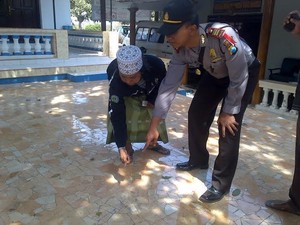 Kediaman Pengasuh Majelis Dzikir di Situbondo Dilempar Bondet