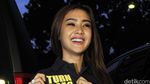 Cita Citata Pakai Baju Polisi