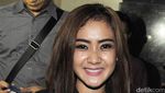 Cita Citata Pakai Baju Polisi