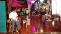 Bersama sutradara Angga Anggur, video klip Percayalah digarap dengan konsep story telling, menceritakan kisah nyata masa-masa SMA Afgan dan Raisa hingga keduanya sukses menjadi penyanyi profesional.