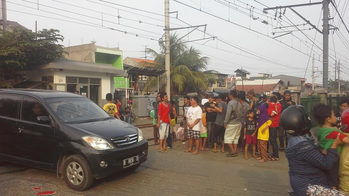 Lokasi Kecelakaan KRL Vs TransJ Jadi Tontonan, Lalin Jl Panjang Padat