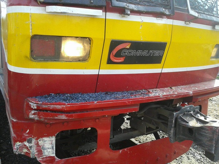Begini Kerusakan KRL Setelah Tabrakan dengan TransJ di Jalan Panjang