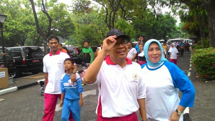 Perayaan HUT Korpri, Mensesneg Pratikno Ikut Jalan Sehat