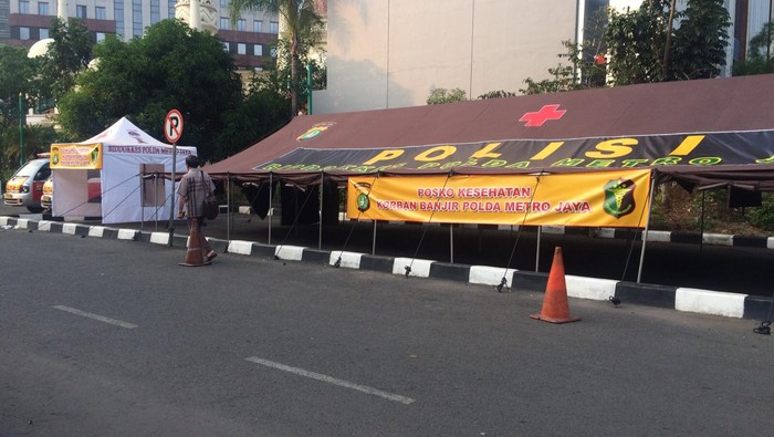 Polda Metro Siagakan Posko Kesehatan di Lokasi Rawan Banjir