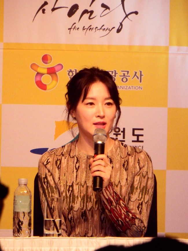 Urutan dua ada Lee Young Ae, yang populer berkat perannya sebagai Dae Jang Geum, di serial kolosal Jewel In The Palace. Young Ae mendapat bayaran hingga USD 83,500 atau sekitar Rp 1,2 miliar untuk bermain di satu episode saja. Foto: Atmi Ahsani Yusron