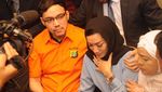 So Sweet! Sandy Tumiwa Kecup Istri Baru di Polda