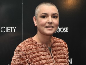Pakai Hijab, Sinead OConnor Umumkan Masuk Islam