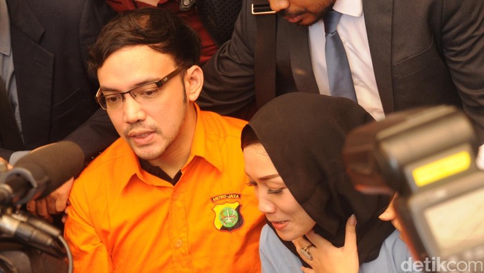 Diana Dikabarkan Hamil, Ini Kata Sandy Tumiwa