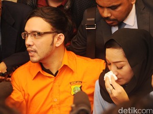 Sandy Tumiwa Pilih Cerai karena Diana Berubah Tampil Seksi?
