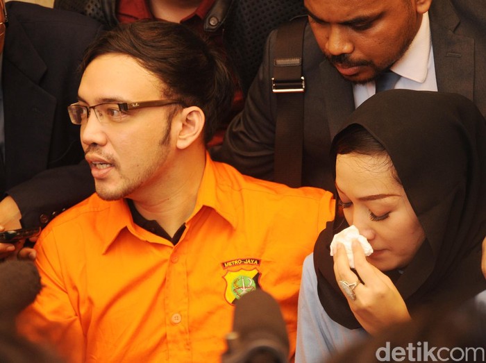 Mengejutkan! Diana Limbong Akui Telah Diceraikan Sandy Tumiwa