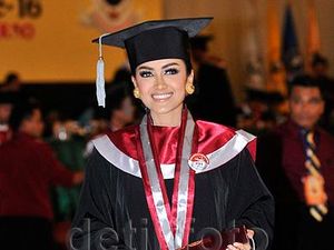 Kuliah Hukum, Julia Perez Ingin Jadi Pengacara Seperti Hotman Paris