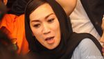 Tegarnya Istri Baru Sandy Tumiwa