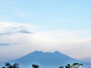 PVMBG: Gunung Salak Tidak Erupsi, Kondisinya Normal