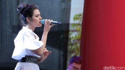 Si Cantik Raisa Bikin Penonton JGTC Histeris!