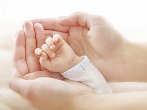 Hanya Minum Susu Almond, Bayi di Spanyol Kena Penyakit Tulang Langka