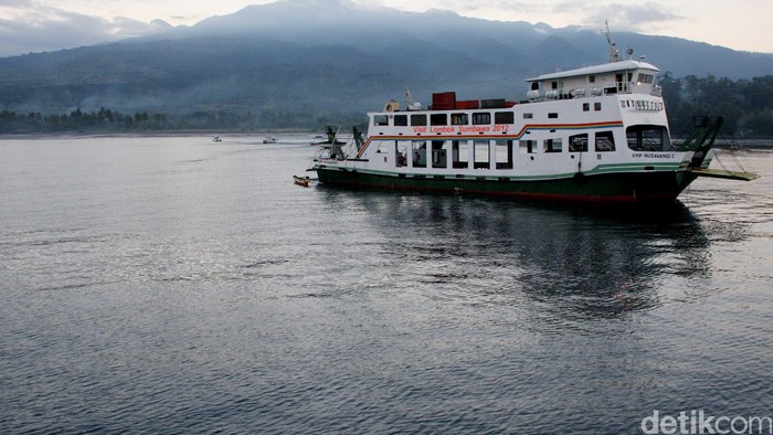 Kapal penyebrangan dengan ferry di Lombok. dikhy sasra/ilustrasi/detikfoto