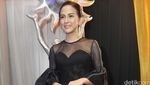Nina Zatulini dan Michelle Joan Anggun Bergaun Hitam