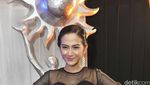 Nina Zatulini dan Michelle Joan Anggun Bergaun Hitam