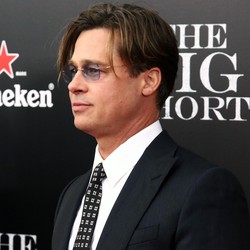Andai Brad Pitt Ambil Pil Biru dan Jadi Neo
