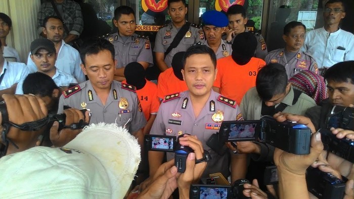 Terlalu! Sopir Angkot ini Simpan 39 Kg Ganja, Rumahnya pun Disatroni Polisi