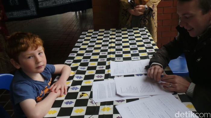 Kala Remaja Australia Belajar Bahasa Indonesia: Papa...Sapi