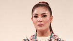Lenggak-lenggok Nindy Ayunda di Catwalk