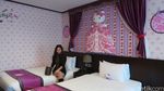 Kawaii! Yuk, Intip Kamar Hotel Hello Kitty Ariel Tatum di Jepang