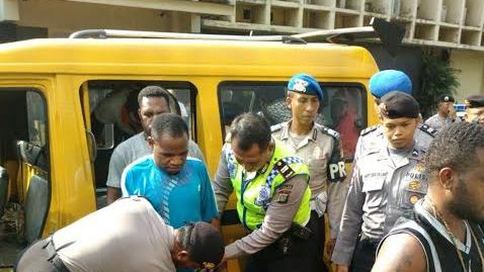 Keroyok Polisi di Tangerang, 20 Pendemo ini Ditangkap di Senayan