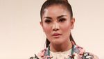 Lenggak-lenggok Nindy Ayunda di Catwalk