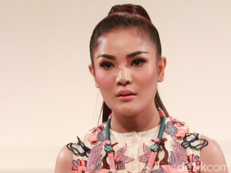 Nindy Ayunda Ambil Kerjaan di Tahun Baru Asal Tawarannya Menarik Nindy Ayunda Ambil Kerjaan di Tahun Baru Asal Tawarannya Menarik