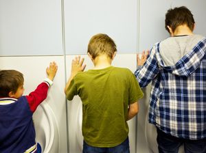 Cuci Tangan Setelah Buang Air Kecil, Perlukah Pria Melakukannya?