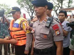 Kapolda Sulsel Lepas Logistik Pilkada Pangkep di Pelabuhan Paotere