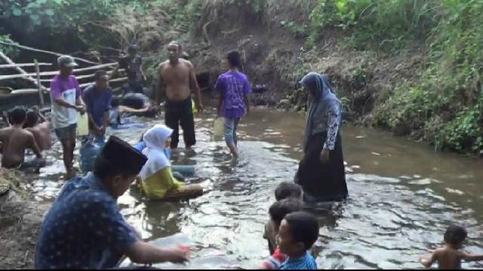 Kata MUI Probolinggo soal Semburan Air di Lahan Tandus yang Dianggap Berkhasiat