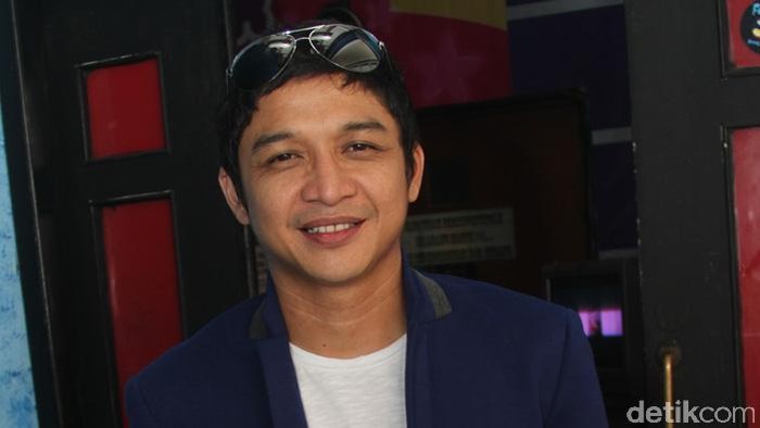 Kata Pasha Soal Foto Mirip Dirinya Mesra dengan Angel Karamoy