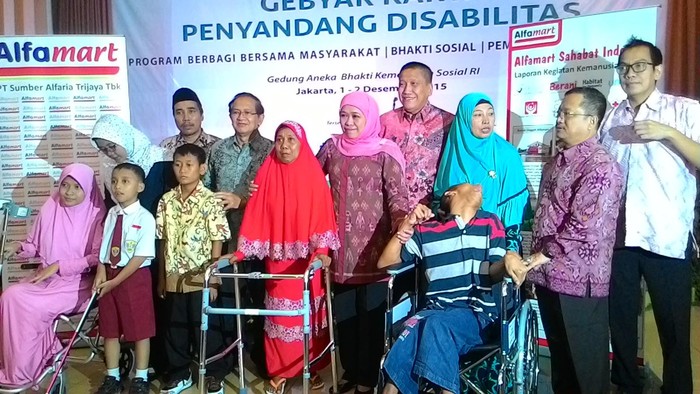 Mensos Uji Coba Layanan Wicara ATM Bagi Penyandang Disabilitas