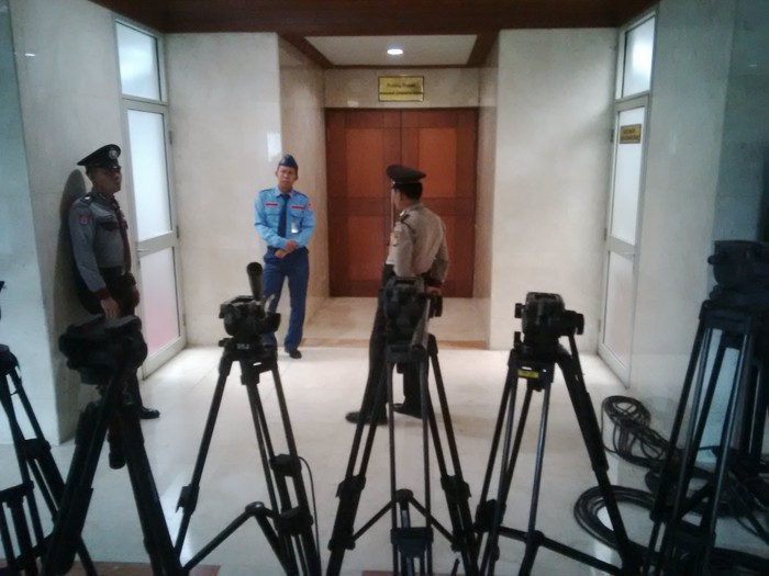 Dijaga Polisi, MKD Lanjutkan Rapat Kasus Novanto Secara Tertutup