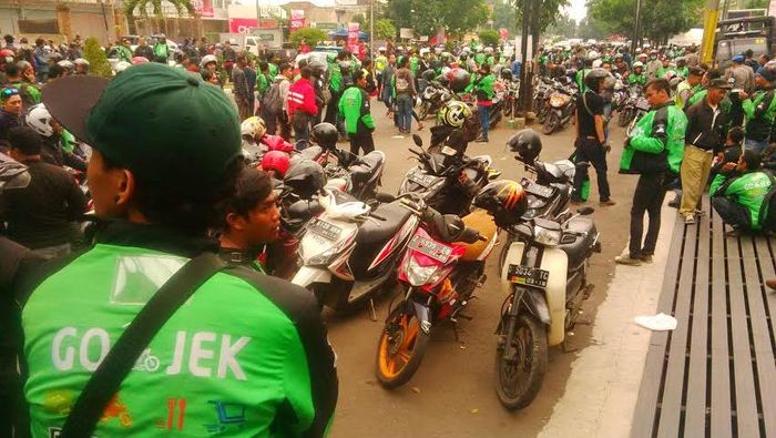 Driver Go-Jek Ancam Mogok Narik Besok Driver Go-Jek Ancam Mogok Narik Besok