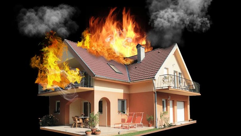 Rumah di Jakpus Terbakar, 19 Mobil Pemadam Dikerahkan Rumah di Jakpus Terbakar, 19 Mobil Pemadam Dikerahkan
