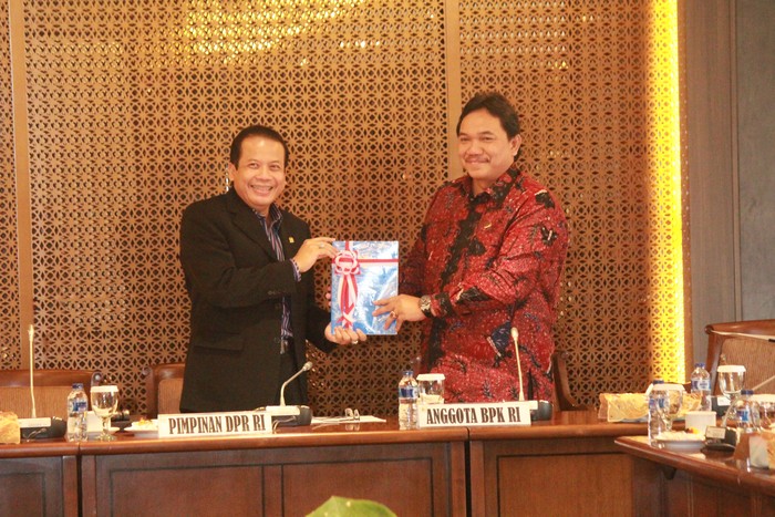 BPK Serahkan Hasil Audit JICT ke Wakil Ketua DPR Taufik Kurniawan