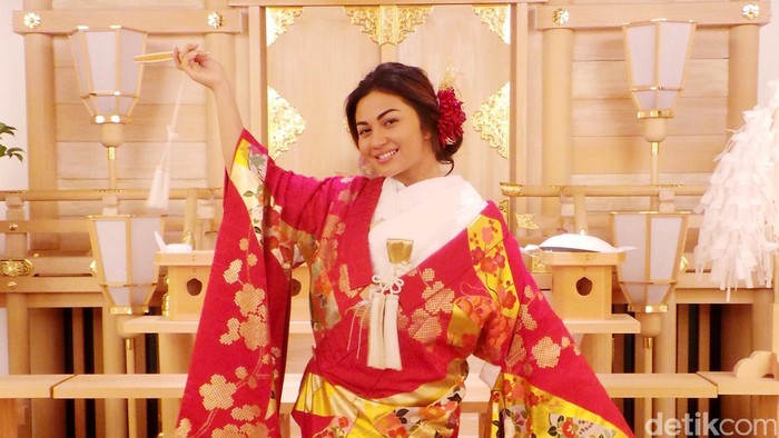 Cantiknya Ariel Tatum Berbalut Kimono