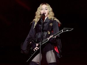 Perebutan Hak Asuh Anak Madonna dan Mantan Suami Makin Panas
