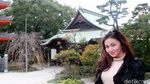 Mengintip Ariel Tatum Jalan-jalan di Kuil Jepang