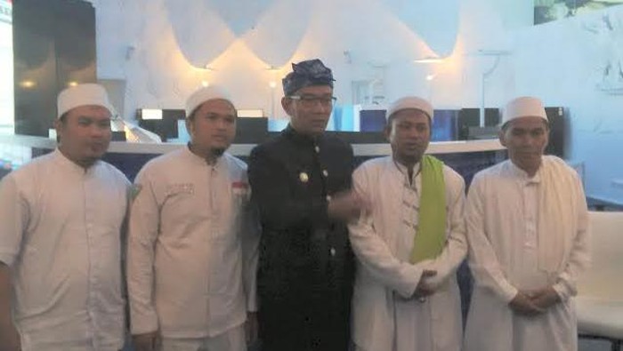Ridwan Kamil Coba Jembatani Perdamaian AMS dan Habib Rizieq