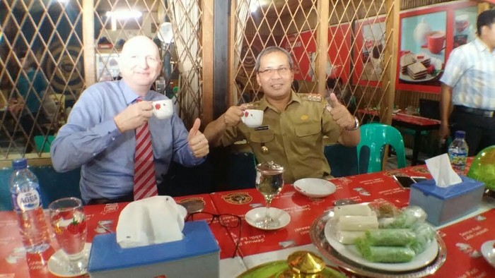 Diplomasi Warung Kopi ala Wali Kota Makassar dan Dubes Australia