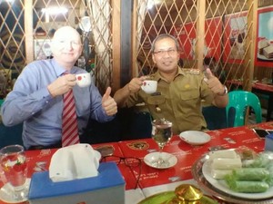 Diplomasi Warung Kopi ala Wali Kota Makassar dan Dubes Australia