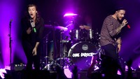 Love You Goodbye dan What Makes You Beautiful juga tak lupa dibawakan oleh 1D. Cooper Neill/Getty Images/detikFoto.